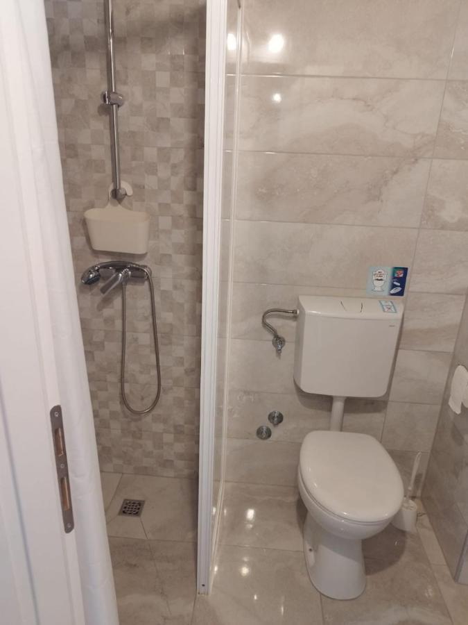 Apartments Mare - 150 M From Beach Brela Extérieur photo