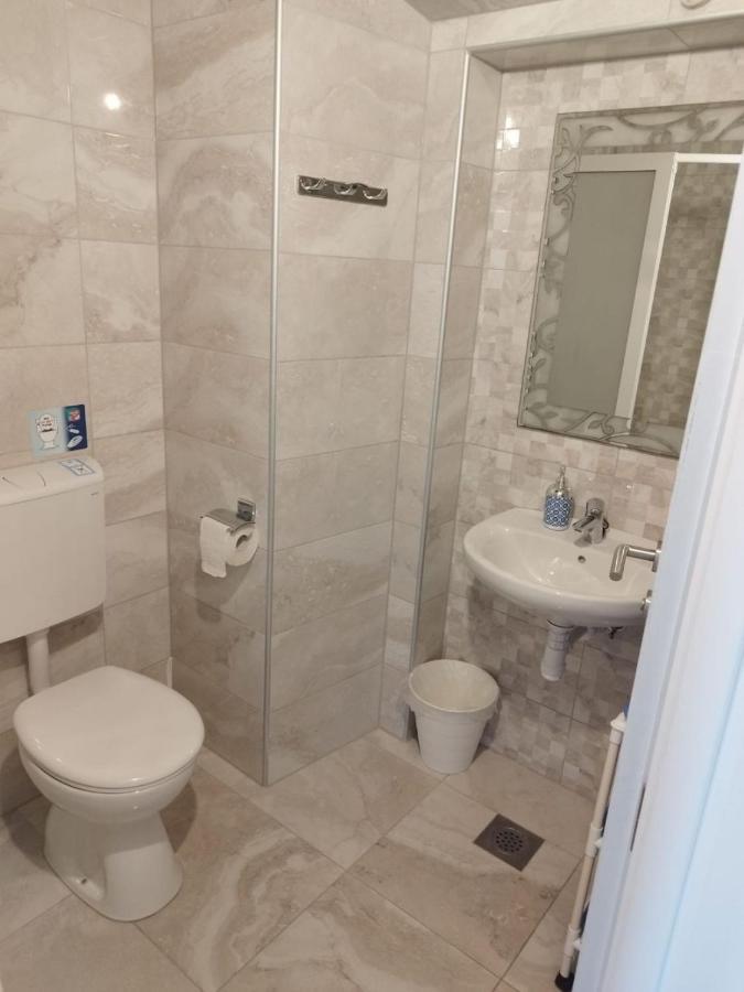 Apartments Mare - 150 M From Beach Brela Extérieur photo