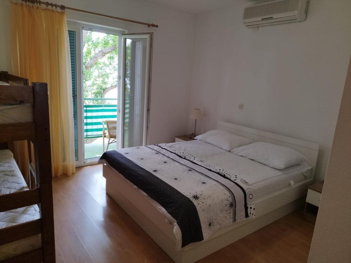 Apartments Mare - 150 M From Beach Brela Extérieur photo