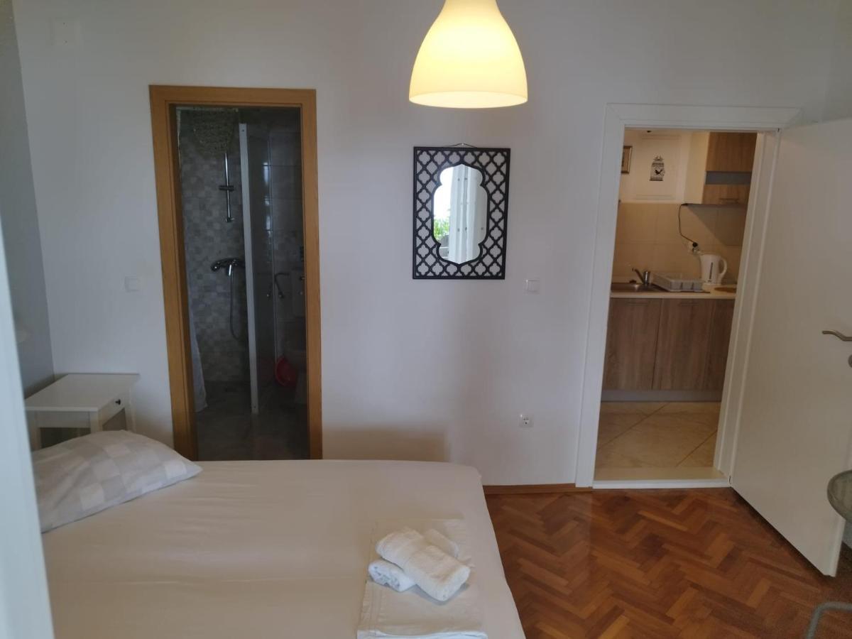 Apartments Mare - 150 M From Beach Brela Extérieur photo