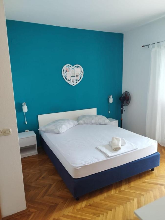 Apartments Mare - 150 M From Beach Brela Extérieur photo