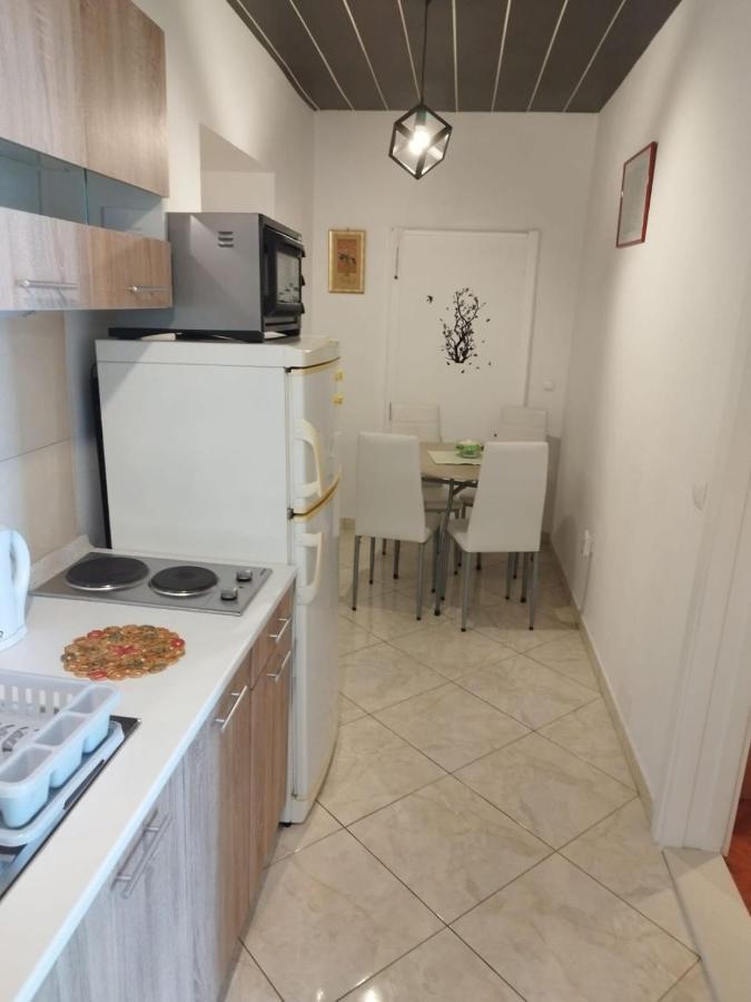Apartments Mare - 150 M From Beach Brela Extérieur photo
