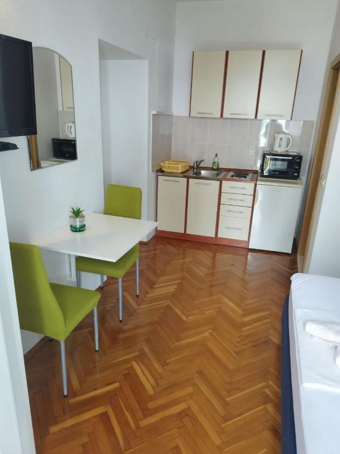 Apartments Mare - 150 M From Beach Brela Extérieur photo